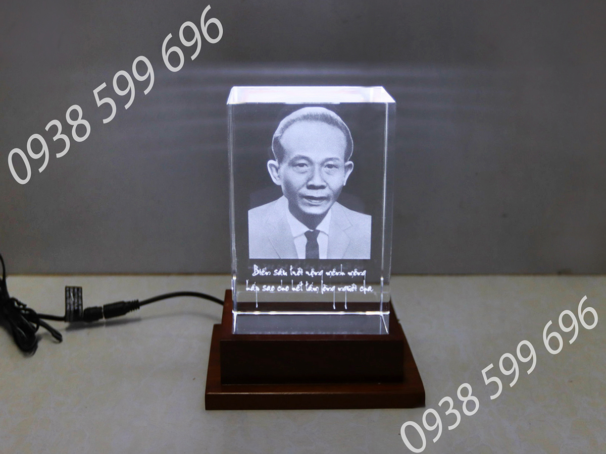 Pha Lê Khắc Laser Trắng Đen 10x15x6cm